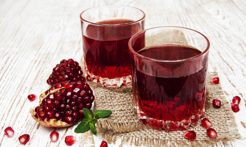 Tôi nên uống gì vào tháng tới? 13 loại đồ uống giúp giảm đau bụng kinh
